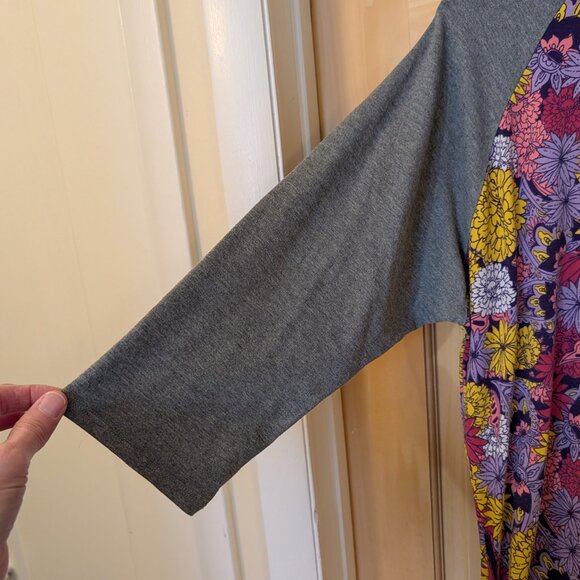 LuLaRoe Floral Top - Picture 3 of 5